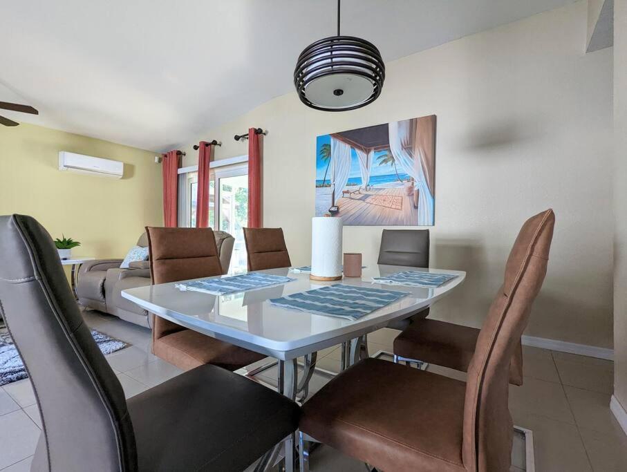 3Bed & 2Bath Property Couple Minutes From Siesta Key Beach & Downtown Sarasota Exteriör bild
