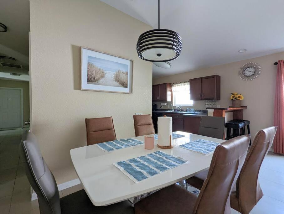 3Bed & 2Bath Property Couple Minutes From Siesta Key Beach & Downtown Sarasota Exteriör bild