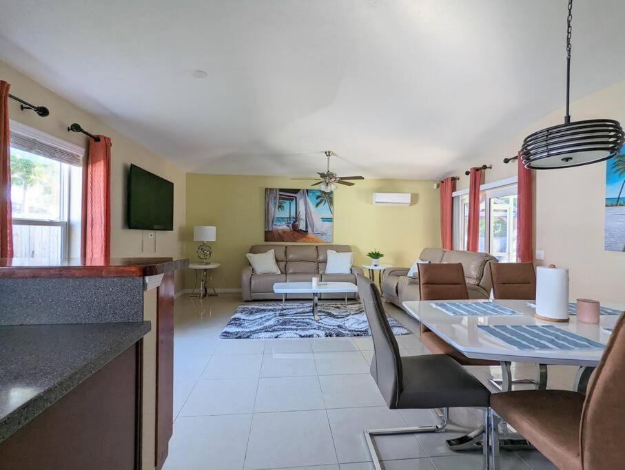 3Bed & 2Bath Property Couple Minutes From Siesta Key Beach & Downtown Sarasota Exteriör bild