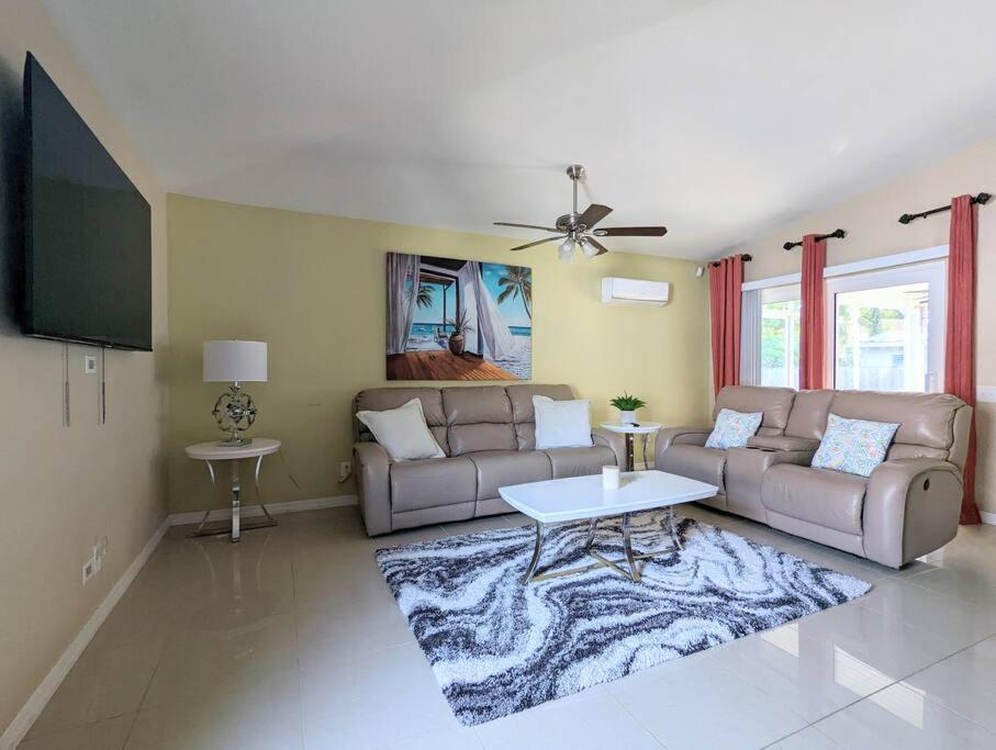 3Bed & 2Bath Property Couple Minutes From Siesta Key Beach & Downtown Sarasota Exteriör bild