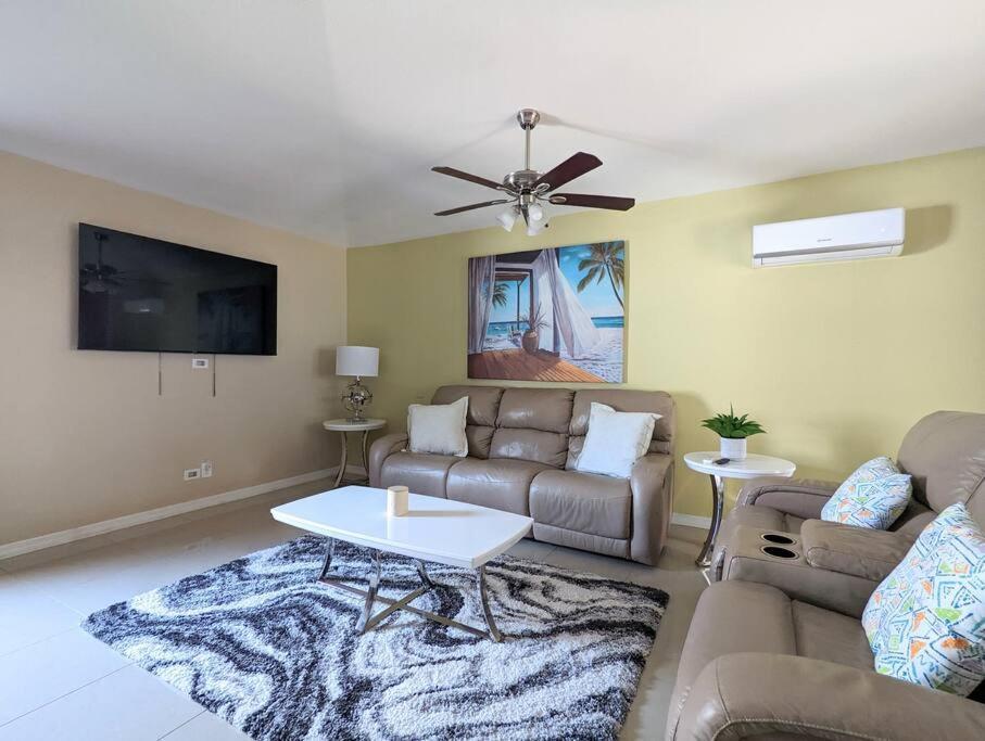 3Bed & 2Bath Property Couple Minutes From Siesta Key Beach & Downtown Sarasota Exteriör bild